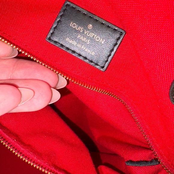 Authentic Louis Vuitton purse - Picture 5 of 13